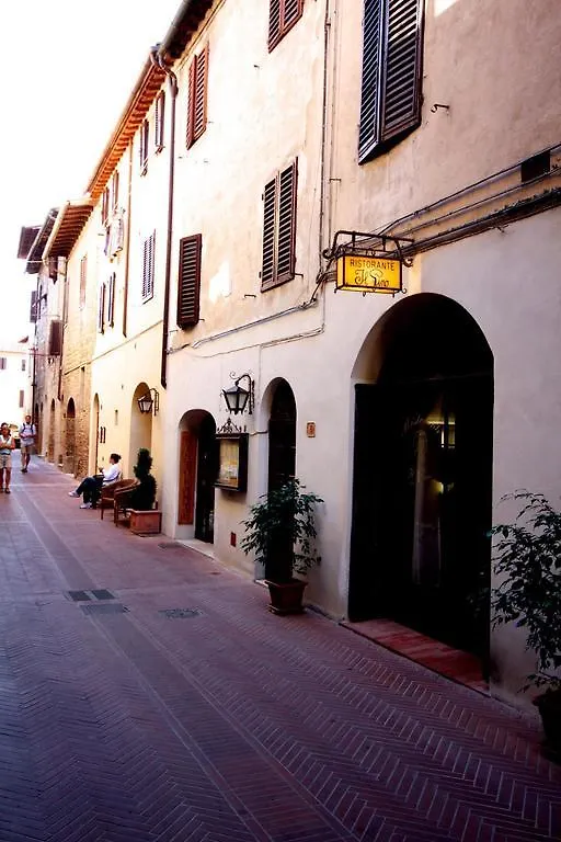 فندق مبيت وإفطار سان جيمينيانو Locanda Il Pino إيطاليا