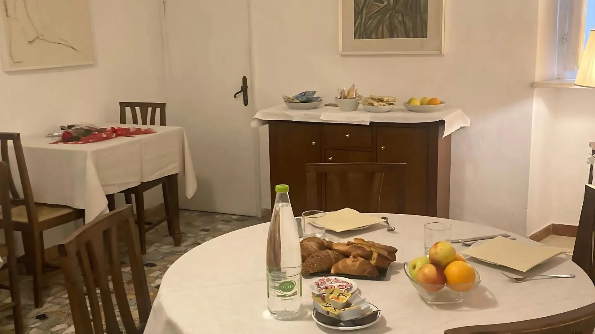 فندق مبيت وإفطار سان جيمينيانو Locanda Il Pino إيطاليا