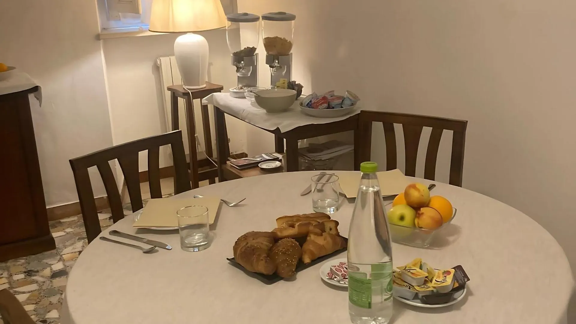 سان جيمينيانو Locanda Il Pino إيطاليا