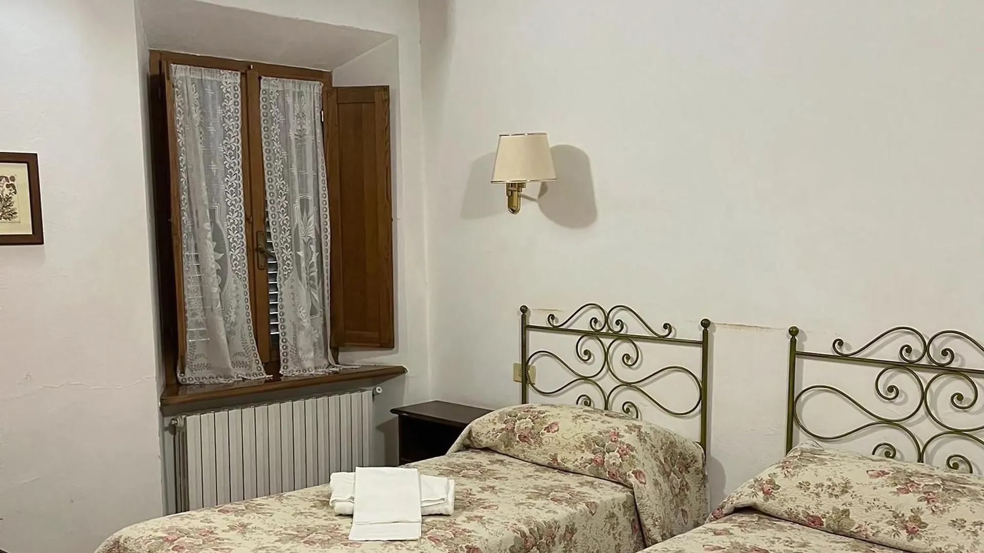 سان جيمينيانو Locanda Il Pino إيطاليا