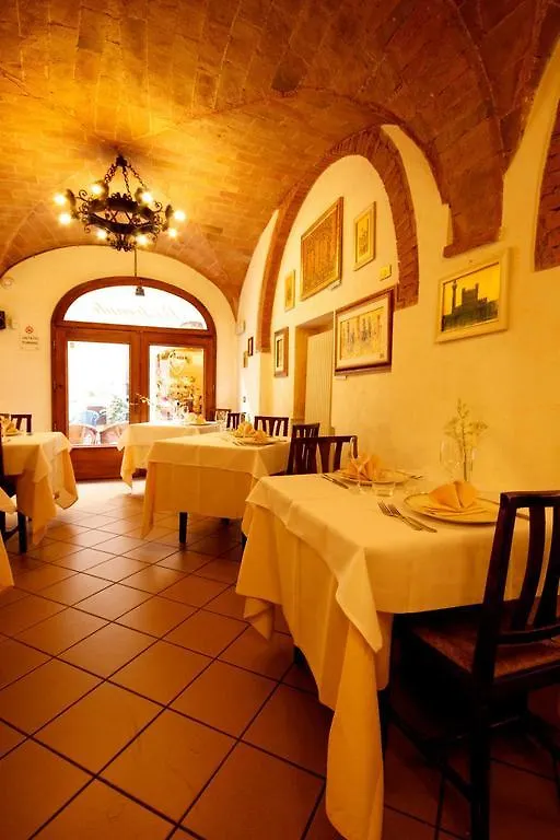 سان جيمينيانو Locanda Il Pino إيطاليا
