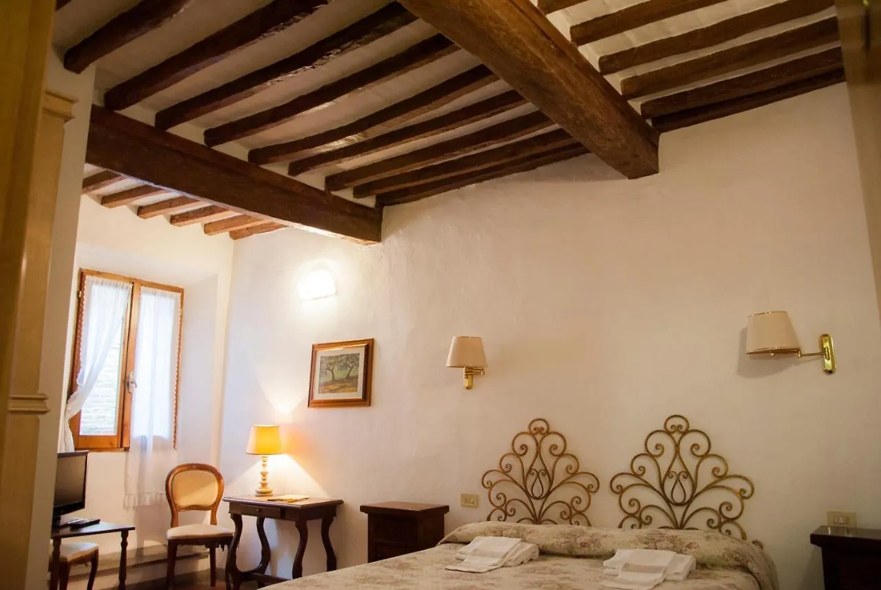 سان جيمينيانو Locanda Il Pino فندق مبيت وإفطار سان جيمينيانو
