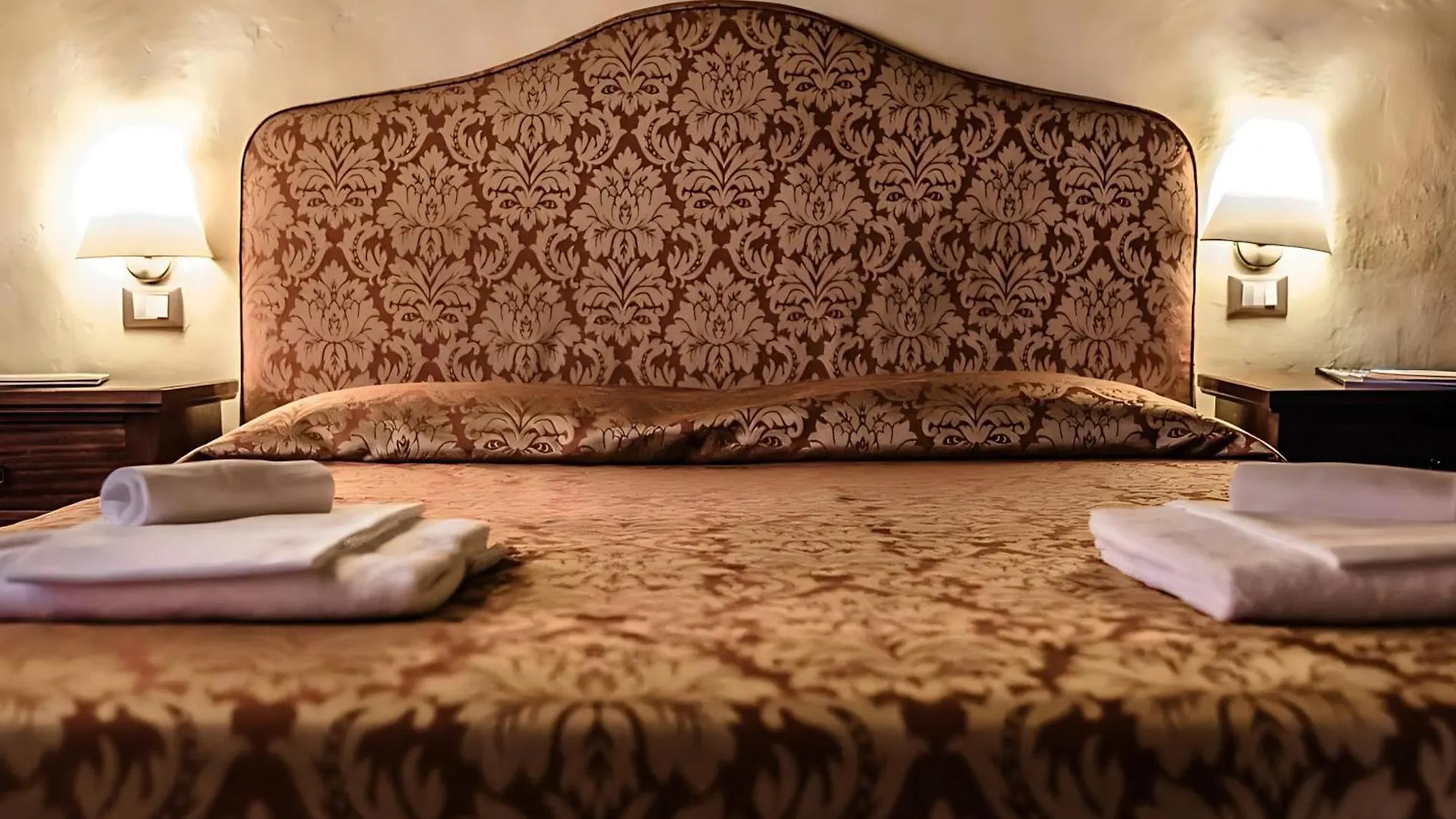 サン・ジミニャーノ Locanda Il Pino Bed & Breakfast