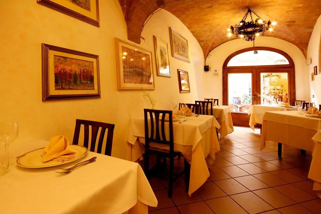 サン・ジミニャーノ Locanda Il Pino Bed & Breakfast 0*,