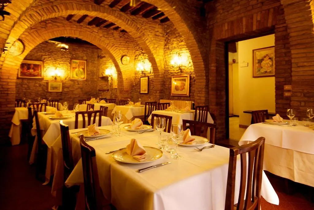 サン・ジミニャーノ Locanda Il Pino Bed & Breakfast
